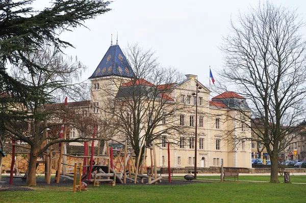 Hotel und öffentlicher Park — Stockfoto