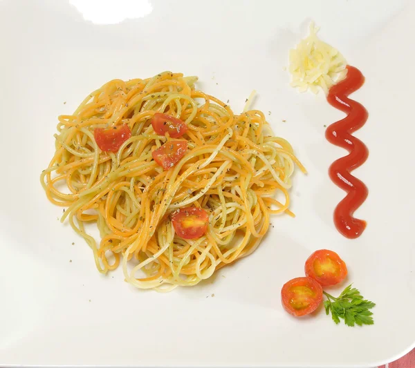 Spaghetti with tomato and spices — Stock Photo, Image