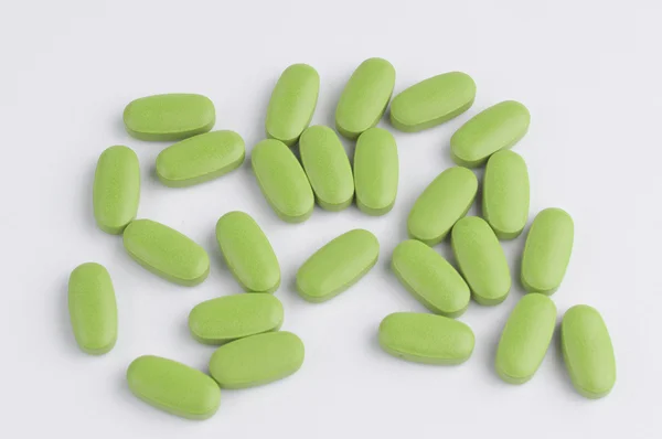 Zelené pilulky a drogy — Stock fotografie