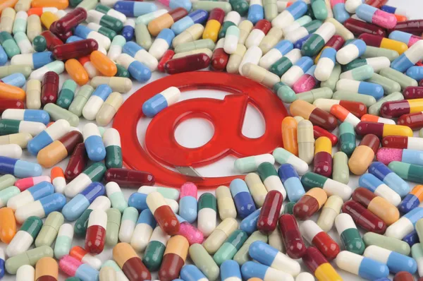 Medical pills with email symbol — Stock Photo, Image