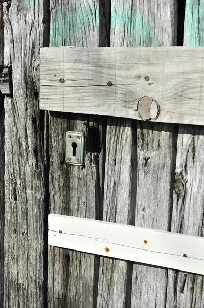 Molto vecchia porta di legno — Foto Stock