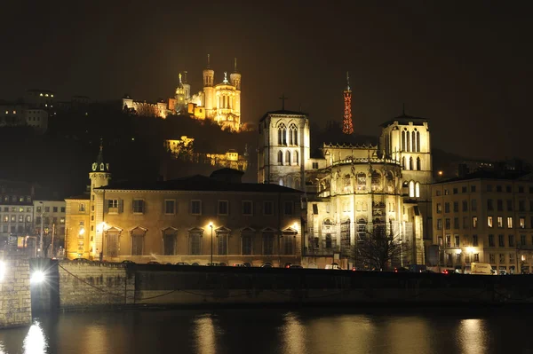Notre Dame de Fourviers y el río Saone en Lyon — Foto de Stock