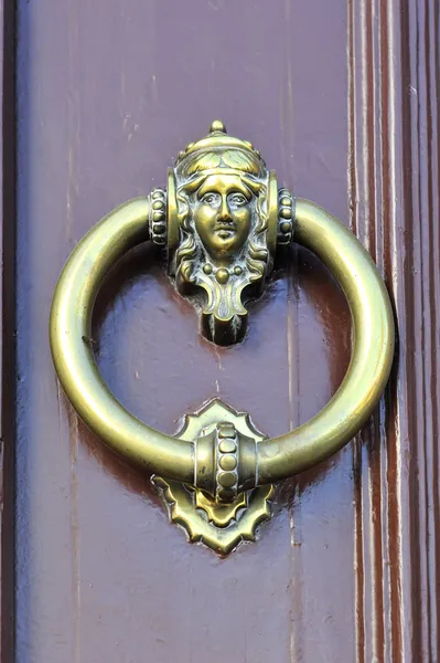 Brass knocker and ancient door knocker — Stock Photo, Image