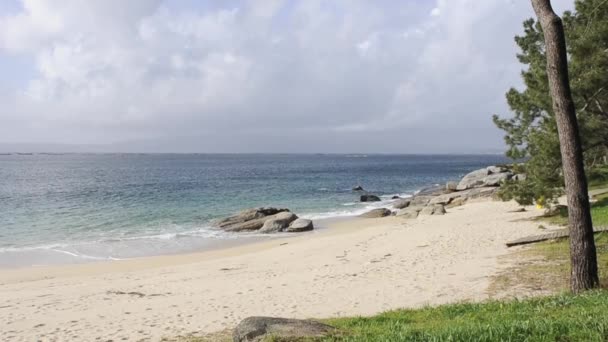Playa gallega en costa atlántica — Vídeos de Stock