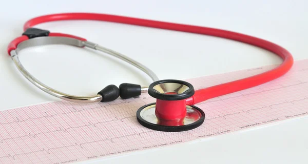 Stéthoscope rouge et papier EKG — Photo