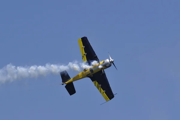 Plane performing — Stock Photo, Image