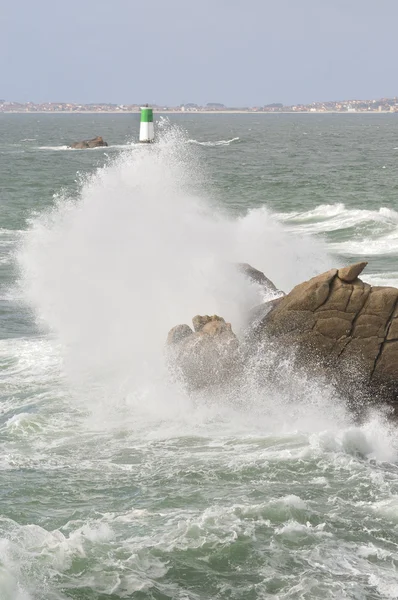 Atlantische kust en temporele kracht van de golven — Stockfoto