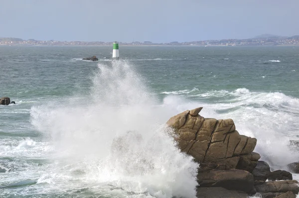 Atlantische kust en temporele kracht van de golven — Stockfoto