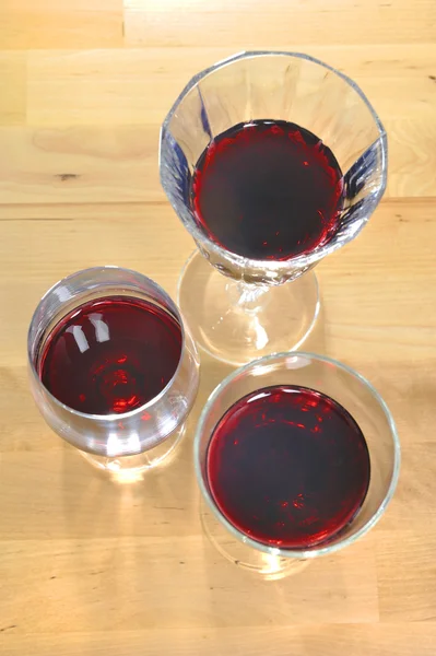 クリスタル ガラスの赤ワイン — ストック写真