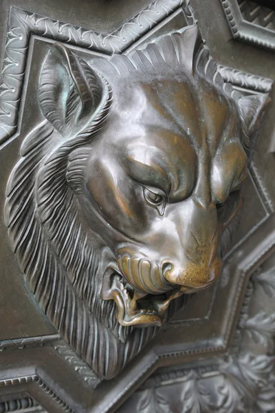 Bronze lion head — Stock Photo, Image