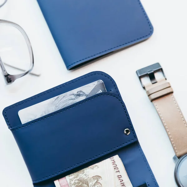 Nahaufnahme Foto Einer Blauen Schmalen Brieftasche Für Banknoten Und Halter — Stockfoto