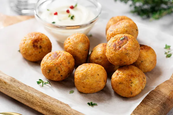 Vegetariska Kikärter Falafel Bollar Med Färska Gröna Sallad Traditionell Mat — Stockfoto