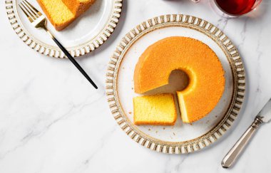 Yumuşak ve tüylü orijinal Chiffon Cake. en üstteki görünüm