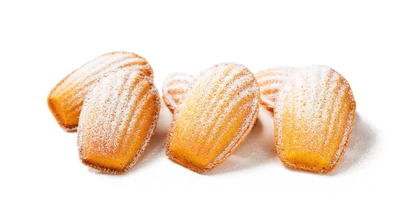 Perfecte Franse Madeleine Koekjes Boterachtig Delicaat Gepoederd Met Poedersuiker Geïsoleerd — Stockfoto