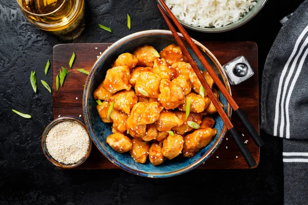 Crispy Honey Sesame Chicken Korean Style Food Black Stone Background — 图库照片