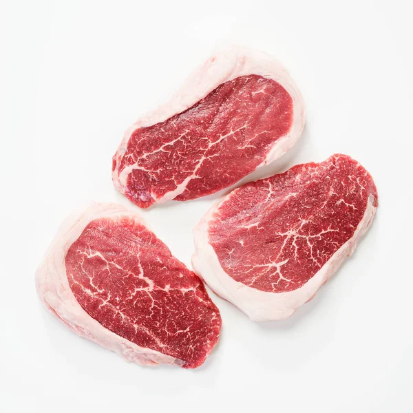 Steak Cru Ribeye Black Angus Sur Fond Blanc Vue Dessus — Photo