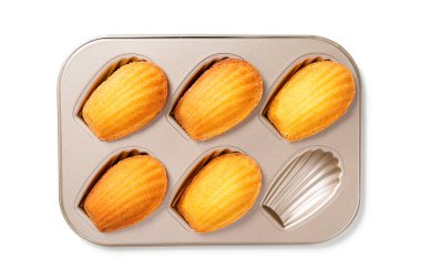 Mükemmel Fransız kurabiyeleri, tereyağlı ve tavada narin. Beyaz arka planda izole edilmiş. en üstteki görünüm