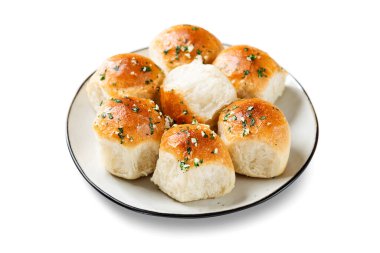 Ev yapımı taze sarımsaklı çörekler. beyaz arkaplanda izole