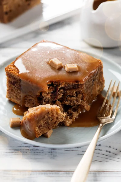 Easy Sticky Toffee Pudding Wyśmienicie Lepki Biszkopt Przemoczony Ciepłym Sosie — Zdjęcie stockowe