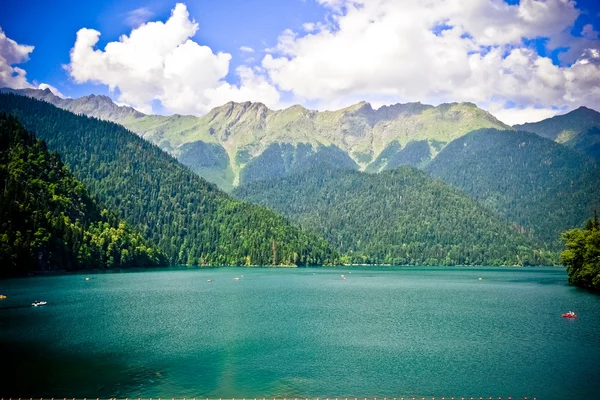 Jezero v horách Stock Snímky
