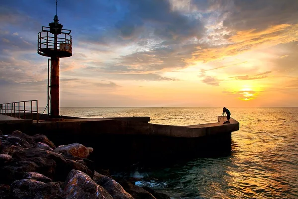 美しい青空と夕焼けの写真撮影フォト灯台 — ストック写真