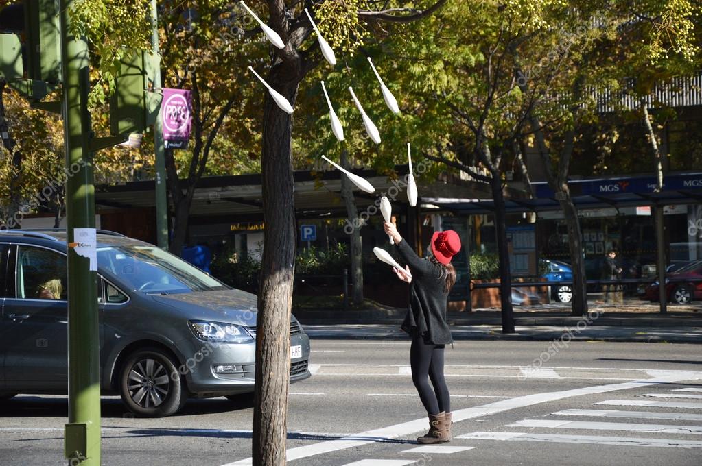 Resultado de imagem para malabarista de rua