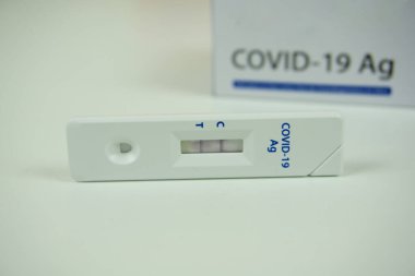 Konteynır ve antikor testi pozitif. CVID önleme ve teşhisi 