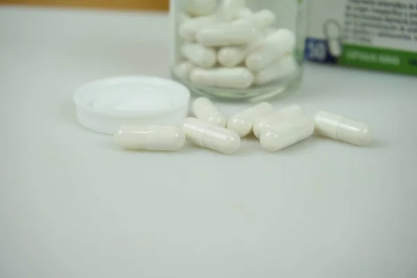 Tarro Vidrio Cápsulas Farmacia Blanca Administración Uso Fabricación Medicamentos —  Fotos de Stock