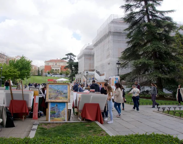 Madrid Spain April People Looking Buying Paintings Surroundings Prado Museum — Stock Photo, Image