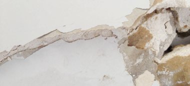 Cracked and obsolete gray wall.