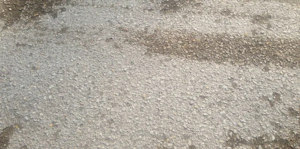 Dökülmüş duvarlarda yıpranmış eski boyalar.