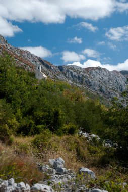 kő-hegység és a kék ég, a felhők