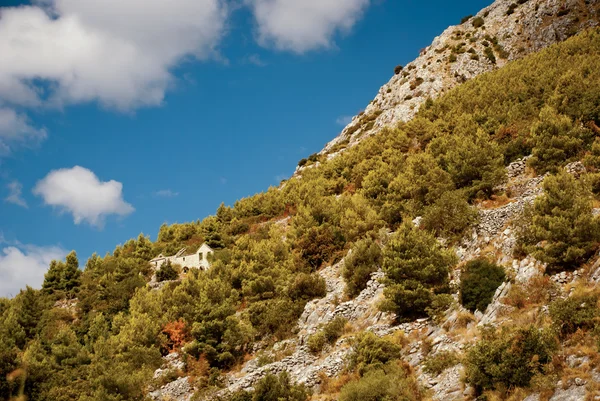 Stone Mountains and Blue Sky with clouds — Stock Photo, Image