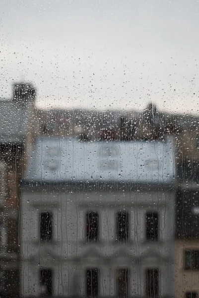 Fenêtre gouttes de pluie - Image stock — Photo