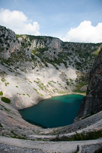 Imotski, słynny niebieski jeziora w Chorwacji — Zdjęcie stockowe