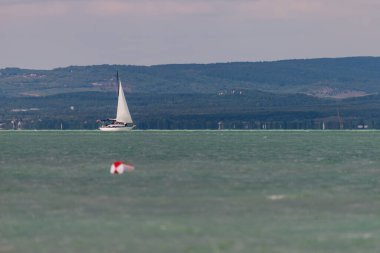 SIOFOK, HUNGARY - 29 Ağustos 2021: Balaton Gölü Yat, Macaristan, Siofok.