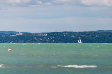 SIOFOK, HUNGARY - 31 Ağustos 2021: Balaton Gölü Yat, Macaristan, Siofok. 
