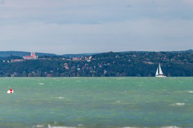 SIOFOK, HUNGARY - 31 Ağustos 2021: Balaton Gölü Yat, Macaristan, Siofok. 