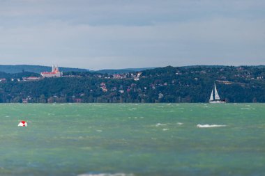 SIOFOK, HUNGARY - 31 Ağustos 2021: Balaton Gölü Yat, Macaristan, Siofok. 