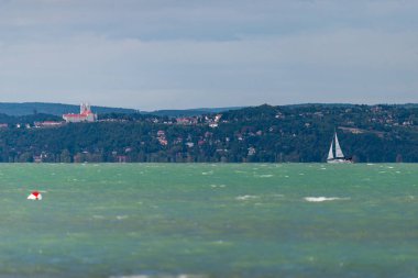 SIOFOK, HUNGARY - 31 Ağustos 2021: Balaton Gölü Yat, Macaristan, Siofok. 