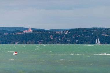 SIOFOK, HUNGARY - 31 Ağustos 2021: Balaton Gölü Yat, Macaristan, Siofok. 