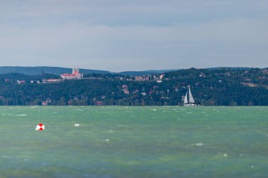 SIOFOK, HUNGARY - 31 Ağustos 2021: Balaton Gölü Yat, Macaristan, Siofok. 