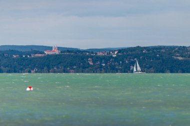 SIOFOK, HUNGARY - 31 Ağustos 2021: Balaton Gölü Yat, Macaristan, Siofok. 