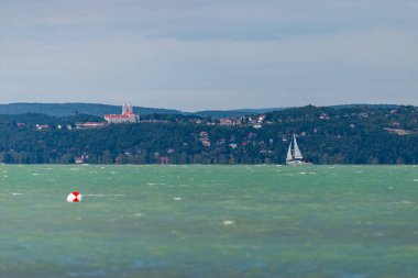 SIOFOK, HUNGARY - 31 Ağustos 2021: Balaton Gölü Yat, Macaristan, Siofok. 