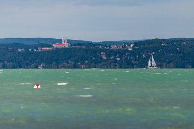 SIOFOK, HUNGARY - 31 Ağustos 2021: Balaton Gölü Yat, Macaristan, Siofok. 