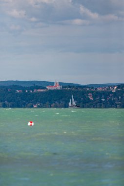 SIOFOK, HUNGARY - 31 Ağustos 2021: Balaton Gölü Yat, Macaristan, Siofok. 