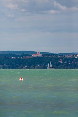 SIOFOK, HUNGARY - 31 Ağustos 2021: Balaton Gölü Yat, Macaristan, Siofok. 
