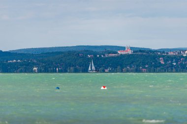SIOFOK, HUNGARY - 31 Ağustos 2021: Balaton Gölü Yat, Macaristan, Siofok. 