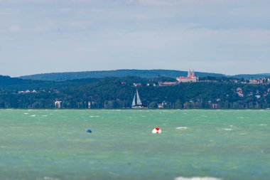 SIOFOK, HUNGARY - 31 Ağustos 2021: Balaton Gölü Yat, Macaristan, Siofok. 