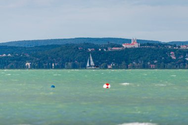 SIOFOK, HUNGARY - 31 Ağustos 2021: Balaton Gölü Yat, Macaristan, Siofok. 